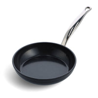 Batterie de cuisine GreenPan - Barcelona Pro XXL 8 pièces (18/20/28/30/28/28 cm) : casserole avec couvercle, 2 poêles, cocotte avec couvercle, wok et plat à four.
