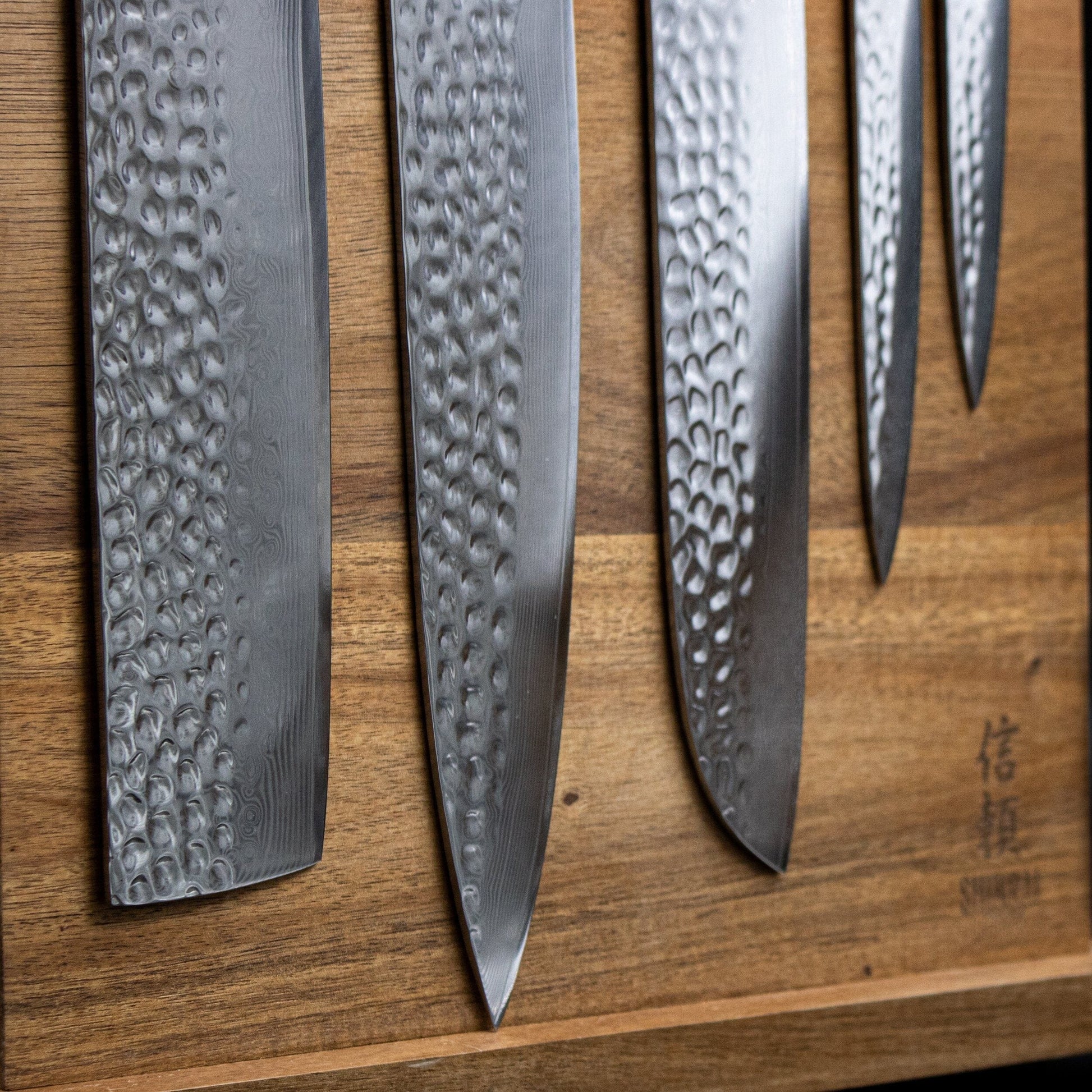 Hammered Damast BR 5-Delige Messenset + Magnetisch Messenblok Dubbelzijdig Messenset met blok Shinrai Knives 
